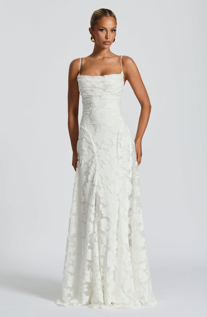 Clara Léon | Elegant Maxi Dress