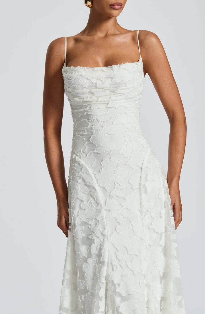 Clara Léon | Elegant Maxi Dress